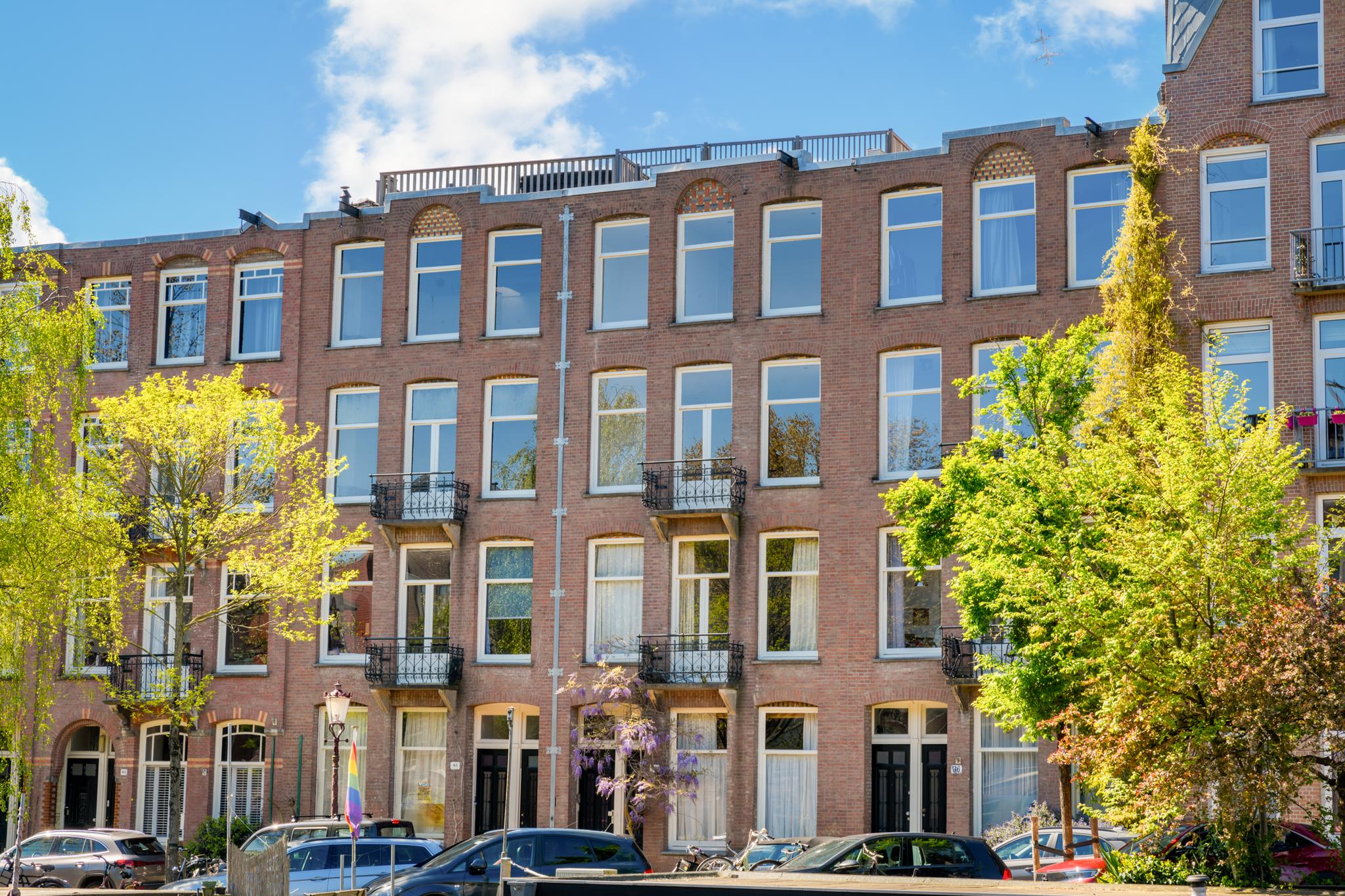 Bekijk foto 1/36 van apartment in Amsterdam